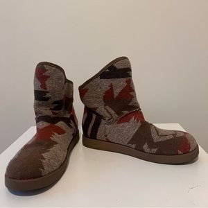 Aztec booties size 9 by Indigo Rd